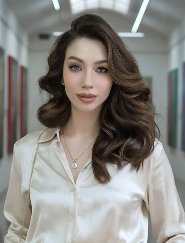 https://2world.co/wp-content/uploads/2025/08/Tuyen-Anais-Jasmine-Leading-Global-E-Commerce.jpg